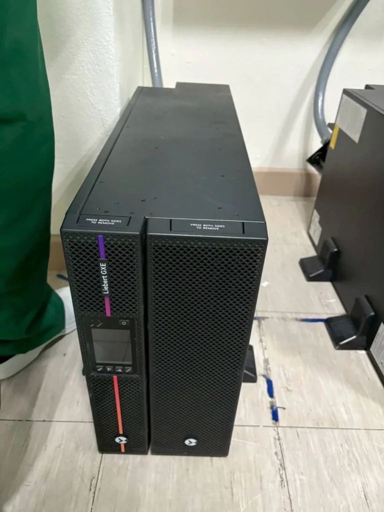 ติดตั้งเครื่องสำรองไฟ (UPS) VERTIV รุ่น GXE3-10KIRT5UXL โรงพยาบาลพญาไท ศรีราชา