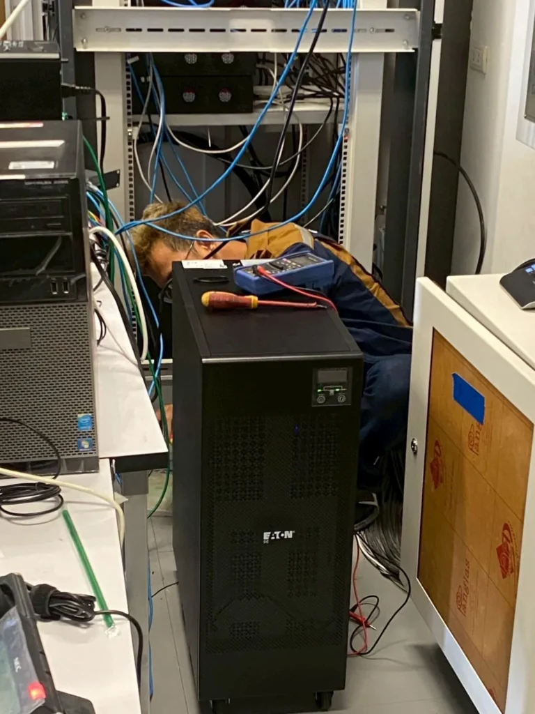 ติดตั้งเครื่องสำรองไฟฟ้า (UPS) EATON รุ่น 9E10KI ขนาด 10 kVA โรงเรียนสาธิตนานาชาติ มหาวิทยาลัยมหิดล