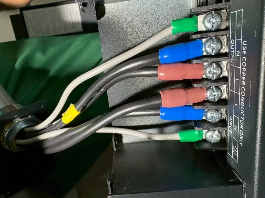 ติดตั้งเครื่องสำรองไฟ (UPS) VERTIV รุ่น GXE3-10KIRT5UXL โรงพยาบาลพญาไท ศรีราชา