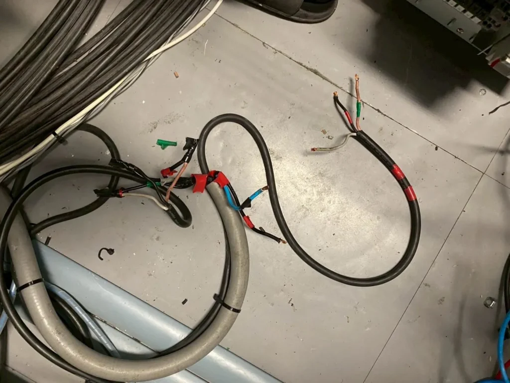 ติดตั้งเครื่องสำรองไฟฟ้า (UPS) EATON รุ่น 9E10KI ขนาด 10 kVA โรงเรียนสาธิตนานาชาติ มหาวิทยาลัยมหิดล