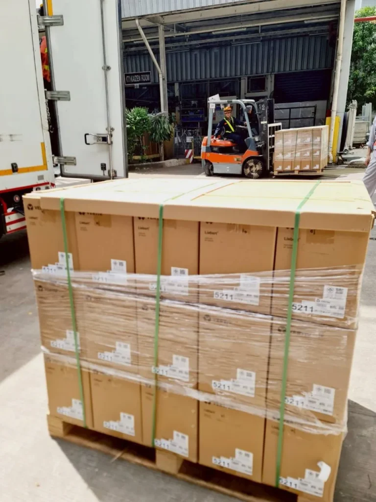 จัดส่ง UPS Vertiv จำนวน 100 เครื่อง ให้กับโรงงานผลิตรถยนต์ชั้นนำแห่งหนึ่ง 4 จัดส่ง UPS Vertiv จำนวน 100 เครื่อง 3